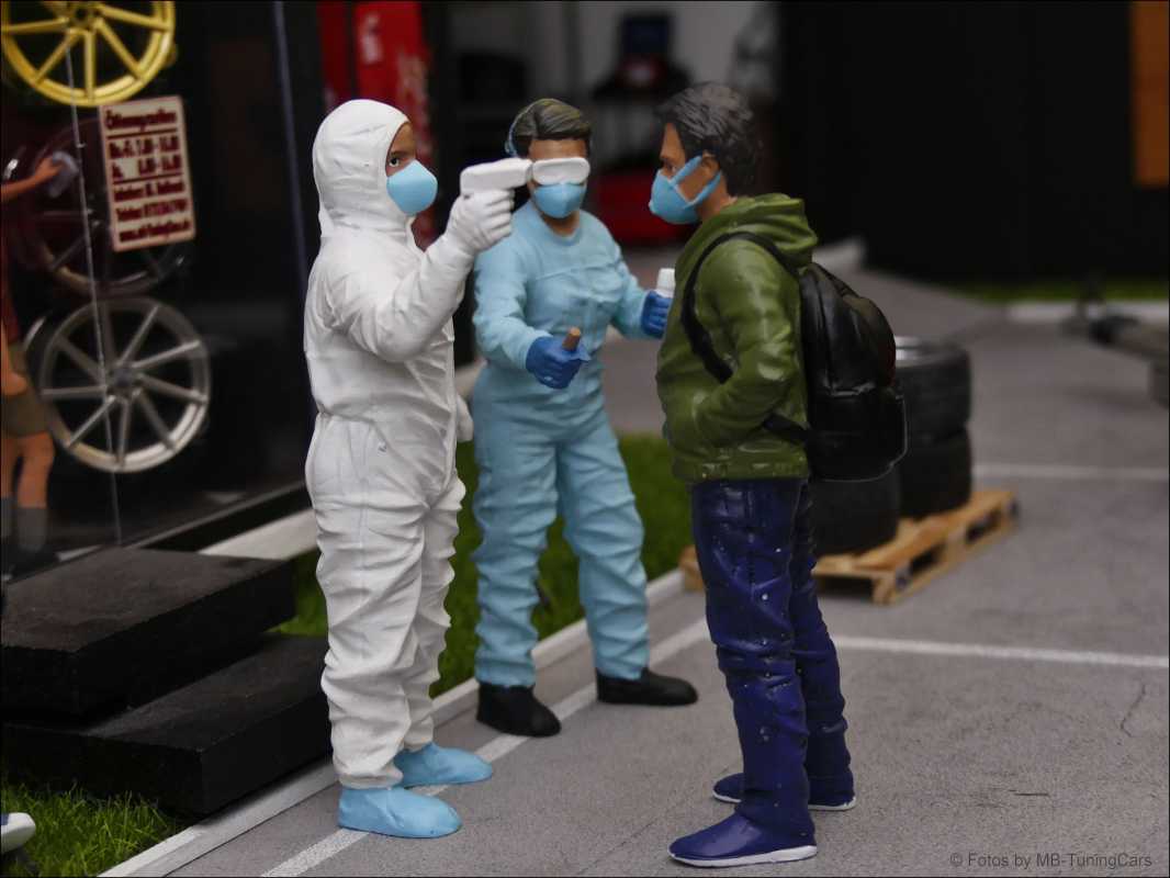 1:18 Corona Tester Figure